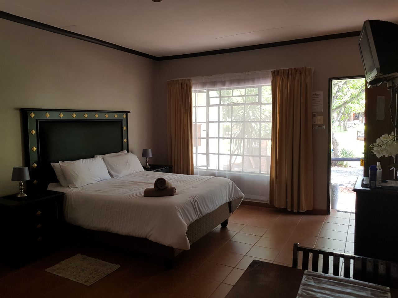 Baobab Chalets — Rooms & Chalets